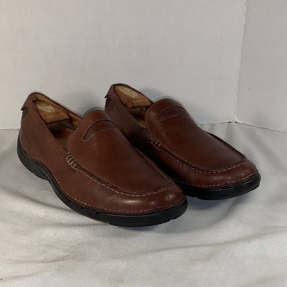 Clarks Men's Brown Leather Slip-On Loafers with Black Outsole